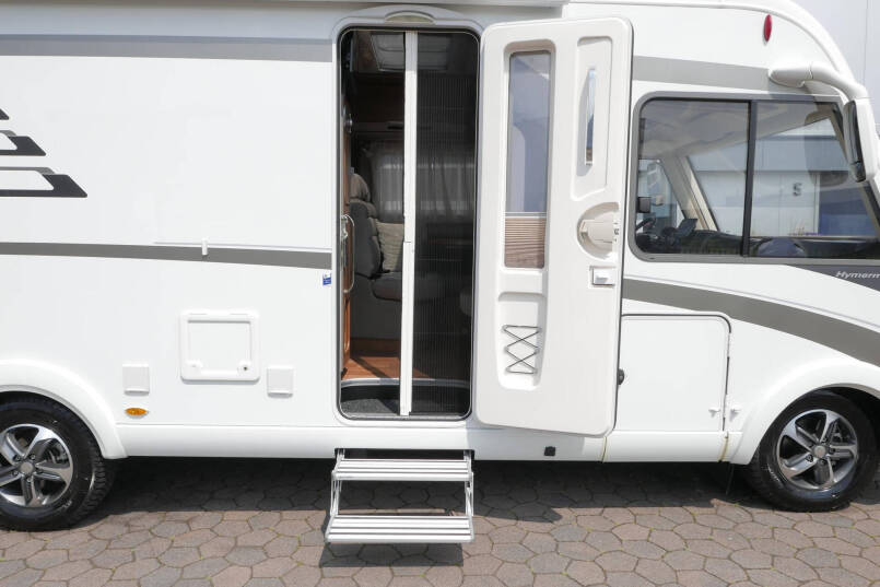 Hymer B 588 PL PremiumLine 180 pk Automaat | Levelsysteem | Enkele bedden | Hefbed | 14