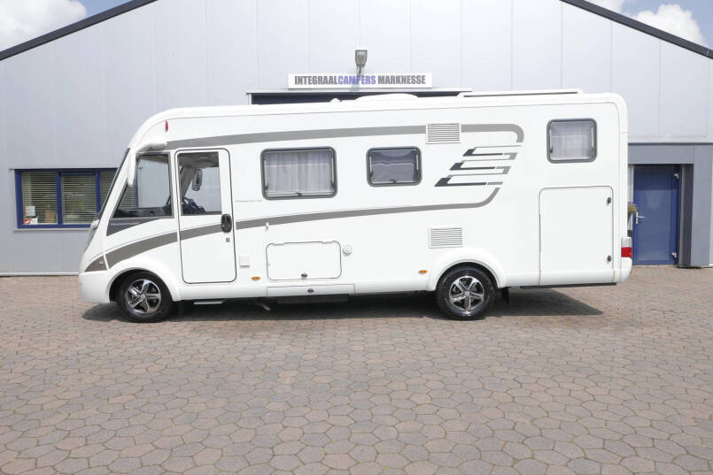 Hymer B 588 PL PremiumLine 180 pk Automaat | Levelsysteem | Enkele bedden | Hefbed | 2