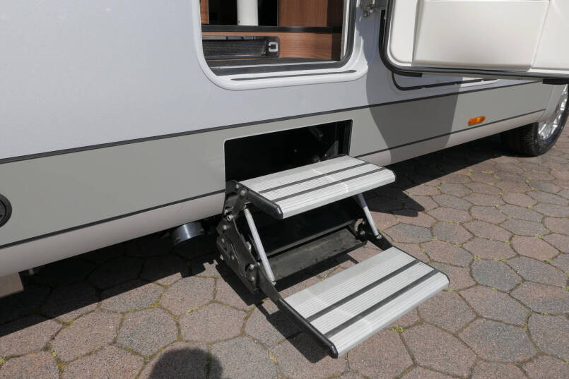 Carthago Chic S-Plus I 50 LE | Iveco| Silverline | Bovenkastjes | Luchtvering | Levelsysteem 22