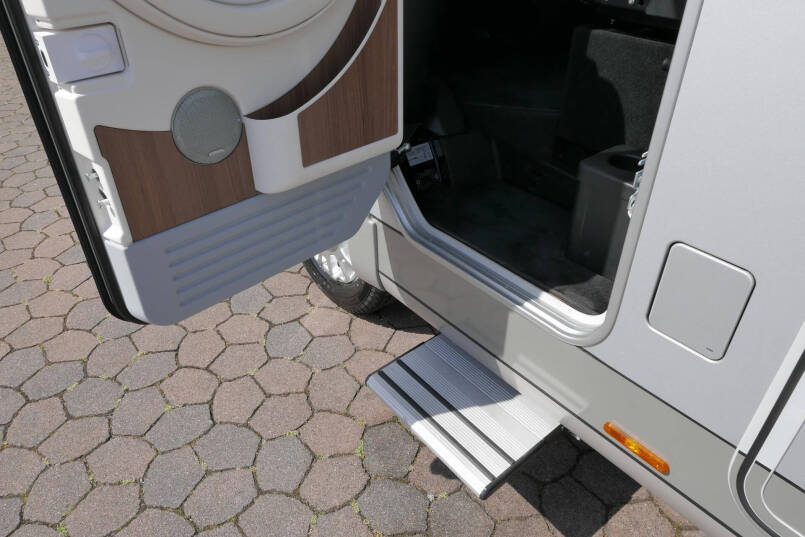 Carthago Chic S-Plus I 50 LE | Iveco| Silverline | Bovenkastjes | Luchtvering | Levelsysteem 24