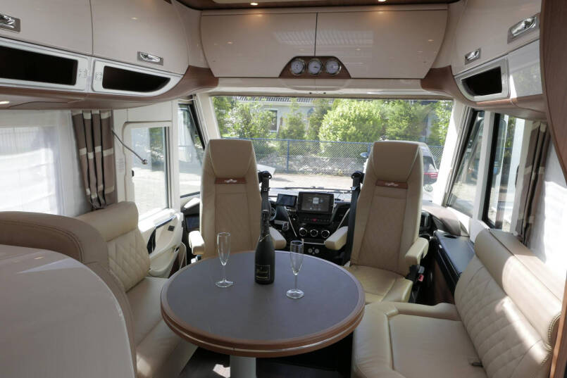 Carthago Chic S-Plus I 50 LE | Iveco| Silverline | Bovenkastjes | Luchtvering | Levelsysteem 32