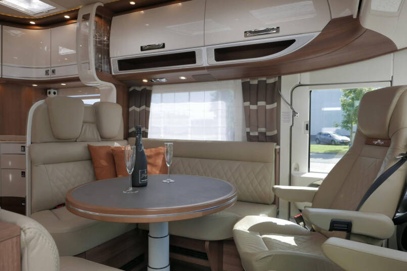 Carthago Chic S-Plus I 50 LE | Iveco| Silverline | Bovenkastjes | Luchtvering | Levelsysteem 34