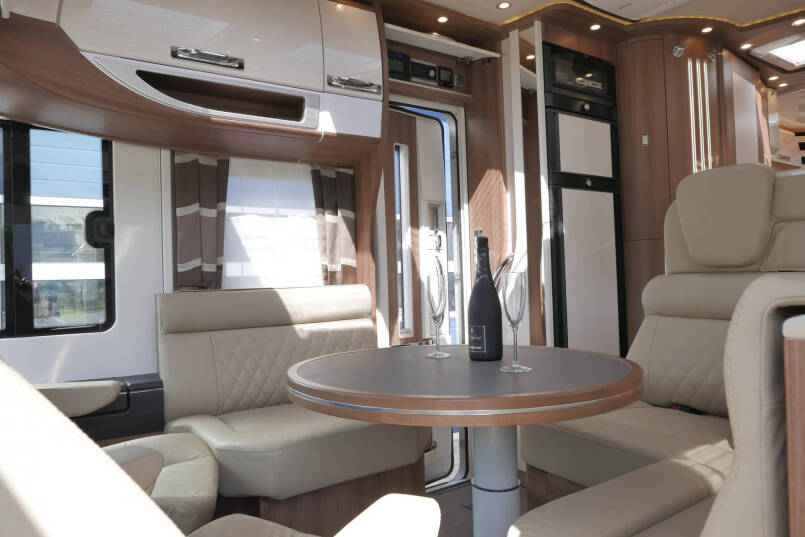 Carthago Chic S-Plus I 50 LE | Iveco| Silverline | Bovenkastjes | Luchtvering | Levelsysteem 35