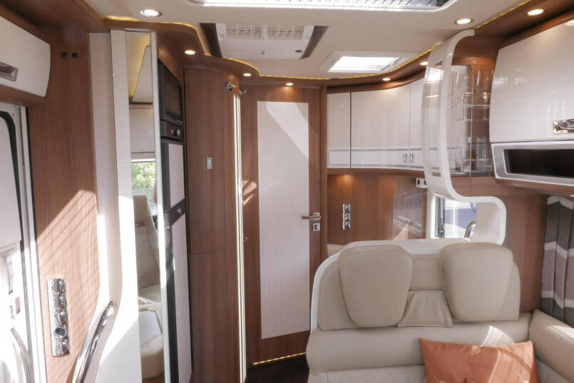 Carthago Chic S-Plus I 50 LE | Iveco| Silverline | Bovenkastjes | Luchtvering | Levelsysteem 47