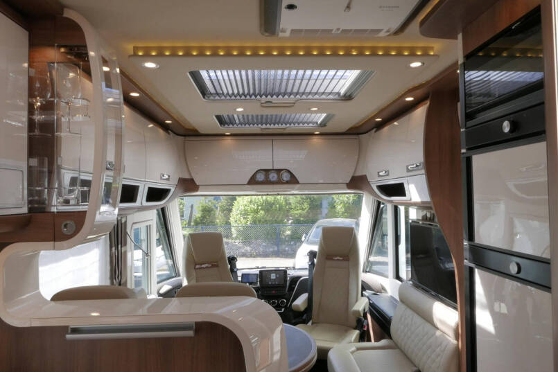 Carthago Chic S-Plus I 50 LE | Iveco| Silverline | Bovenkastjes | Luchtvering | Levelsysteem 81