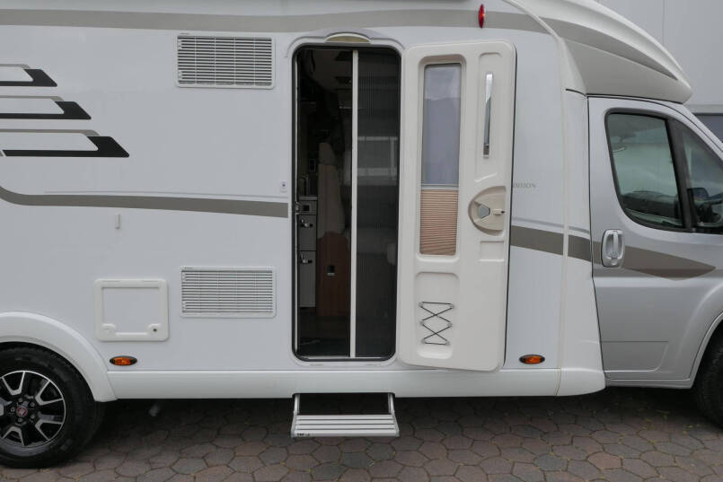 Hymer T 698 CL | AL-KO | Levelsysteem | LPG | Omvormer | Schotel | 16