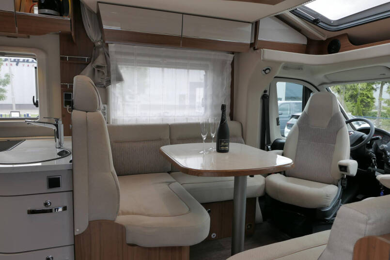 Hymer T 698 CL | AL-KO | Levelsysteem | LPG | Omvormer | Schotel | 21