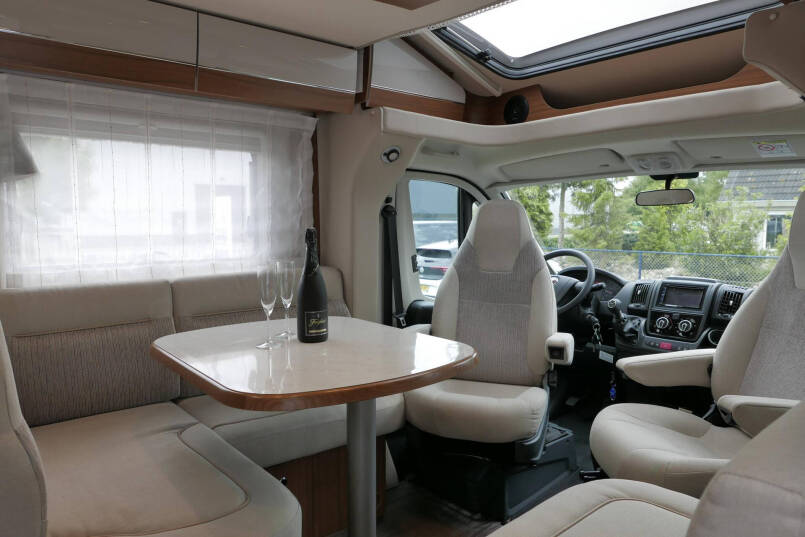 Hymer T 698 CL | AL-KO | Levelsysteem | LPG | Omvormer | Schotel | 22