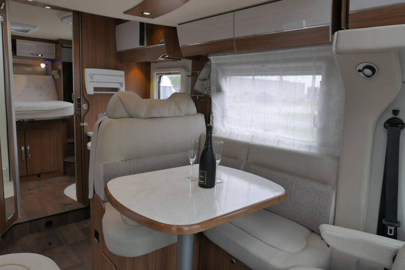 Hymer T 698 CL | AL-KO | Levelsysteem | LPG | Omvormer | Schotel | 23