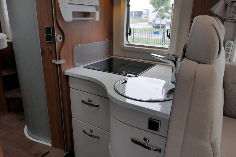 Hymer T 698 CL | AL-KO | Levelsysteem | LPG | Omvormer | Schotel | 28