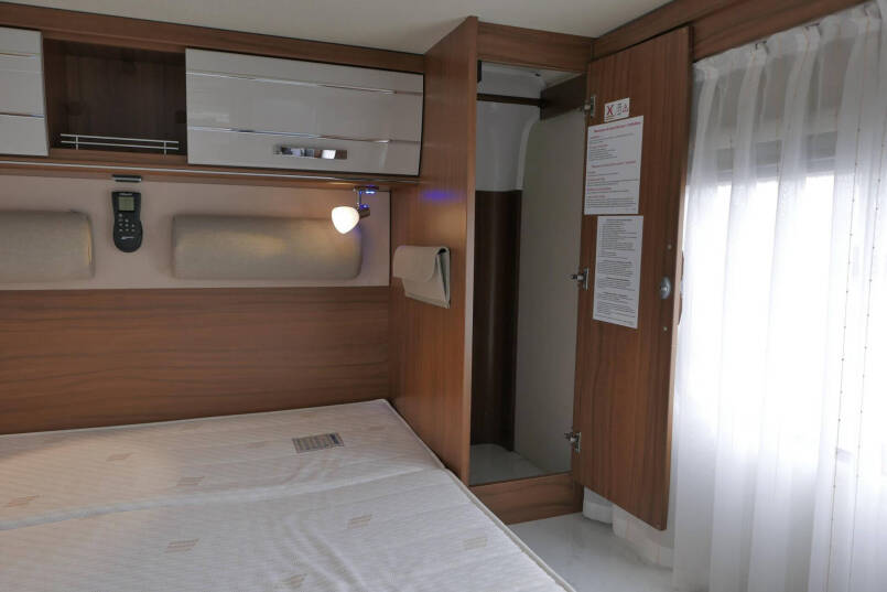 Hymer T 698 CL | AL-KO | Levelsysteem | LPG | Omvormer | Schotel | 36