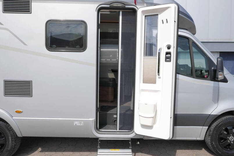 Hymer BMC-T 580 | Automaat | 300 Ah lithium | Omvormer | Airco | Schotel | 15