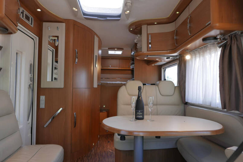 Hymer B 614 SL Elegance |  Bovenkastjes | 3.0 Automaat | Dubbele bodem | 25