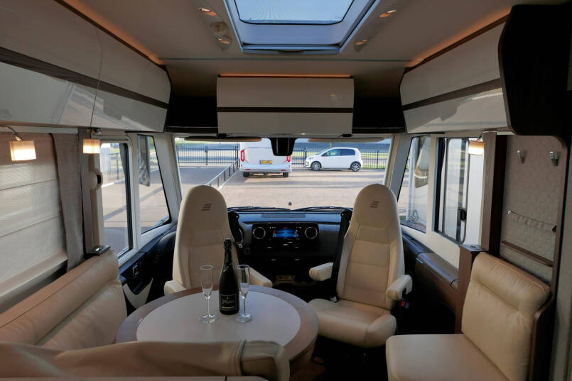 Hymer B ML-I 780 MasterLine | 9G Automaat 177 pk | Bovenkastjes | Levelsysteem | 25