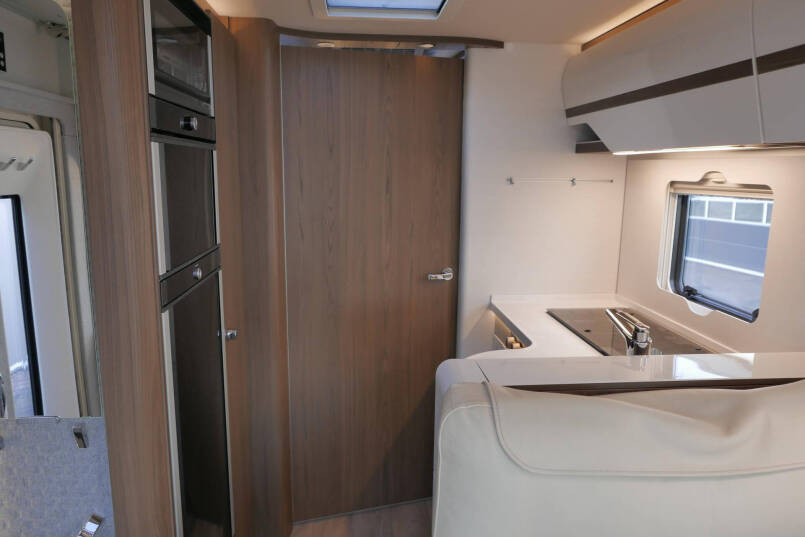 Hymer B ML-I 780 MasterLine | 9G Automaat 177 pk | Bovenkastjes | Levelsysteem | 32