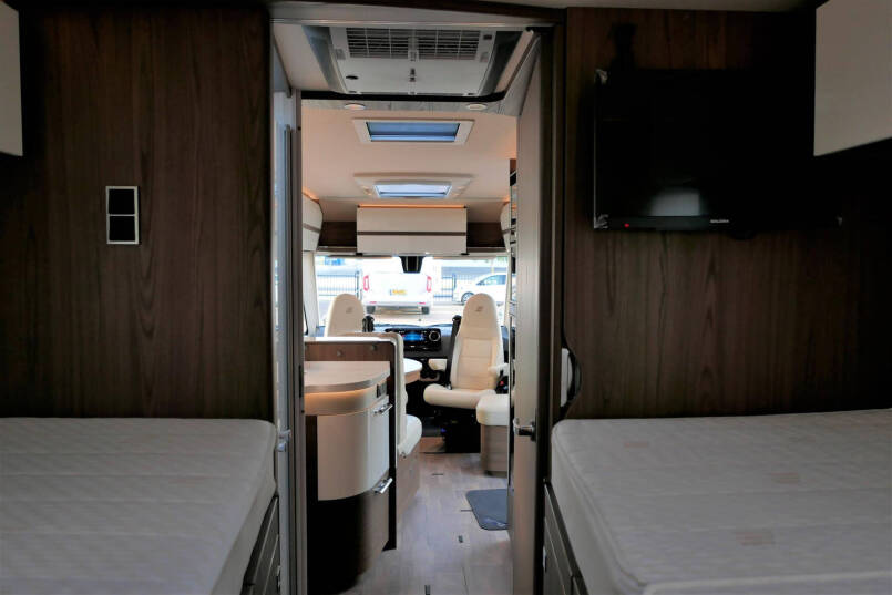 Hymer B ML-I 780 MasterLine | 9G Automaat 177 pk | Bovenkastjes | Levelsysteem | 42