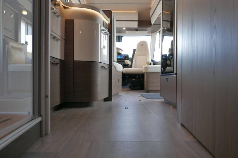 Hymer B ML-I 780 MasterLine | 9G Automaat 177 pk | Bovenkastjes | Levelsysteem | 48