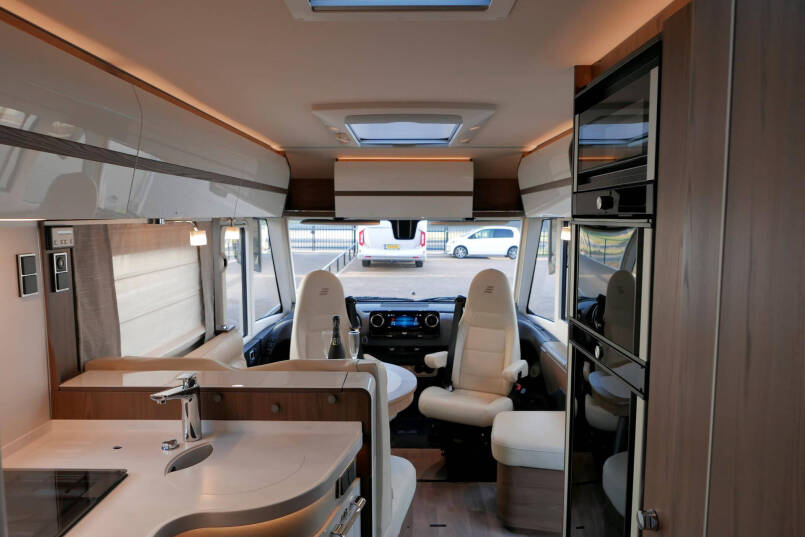 Hymer B ML-I 780 MasterLine | 9G Automaat 177 pk | Bovenkastjes | Levelsysteem | 49