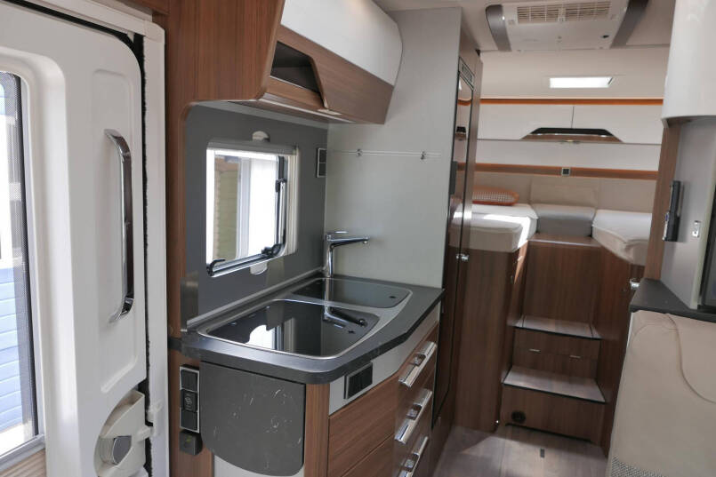 Hymer BMC-I 580 | Mercedes-Benz | 9G automaat | Enkele bedden | Lithium | 29