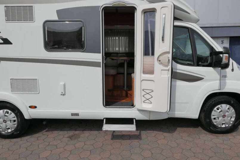 Hymer T 578 CL | Automaat | AL-KO maxi chassis | Enkele bedden | 12