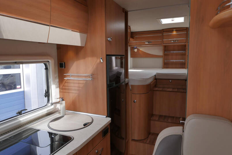 Hymer T 578 CL | Automaat | AL-KO maxi chassis | Enkele bedden | 25