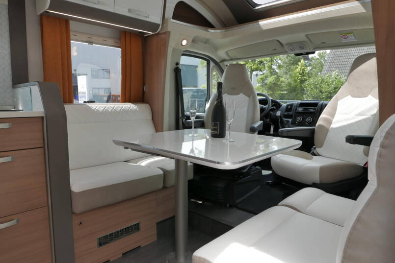 Adria Matrix 670 DC GT Edition | Automaat | Queensbed | Hefbed | Lithium | 19