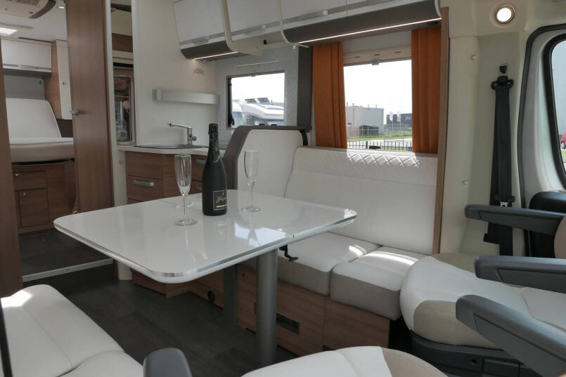 Adria Matrix 670 DC GT Edition | Automaat | Queensbed | Hefbed | Lithium | 20