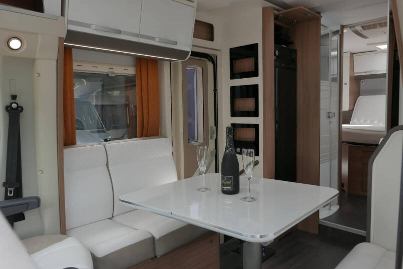 Adria Matrix 670 DC GT Edition | Automaat | Queensbed | Hefbed | Lithium | 21