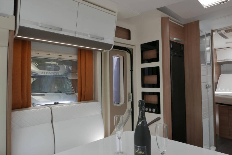 Adria Matrix 670 DC GT Edition | Automaat | Queensbed | Hefbed | Lithium | 25