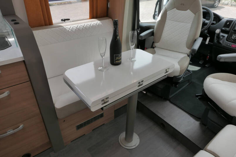 Adria Matrix 670 DC GT Edition | Automaat | Queensbed | Hefbed | Lithium | 26