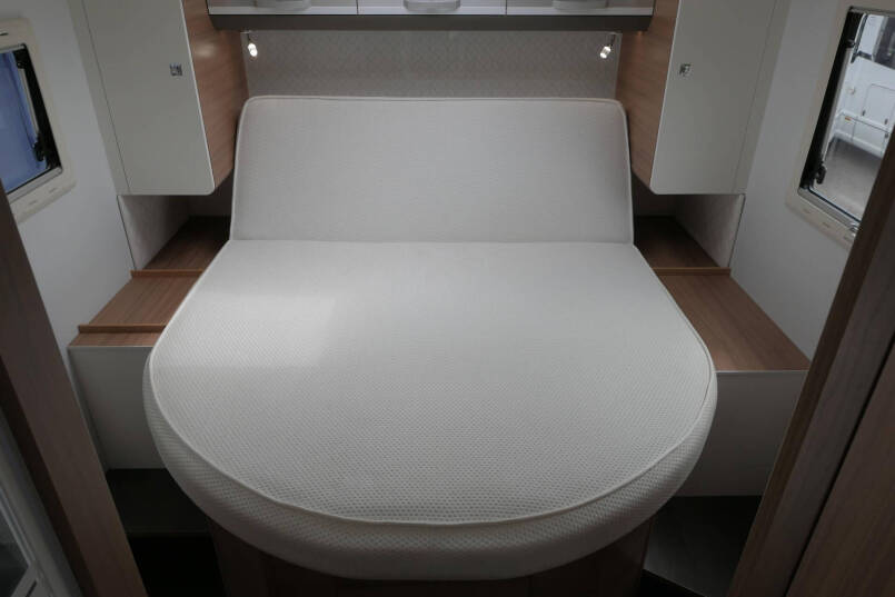 Adria Matrix 670 DC GT Edition | Automaat | Queensbed | Hefbed | Lithium | 33