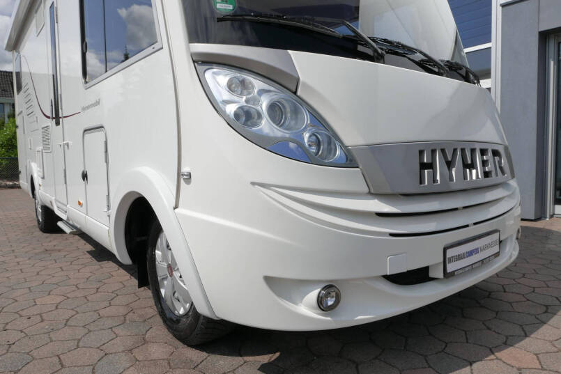 Hymer B 594 | 3.0L 177pk | Dwarsbed | Hefbed | Grote garage | 8