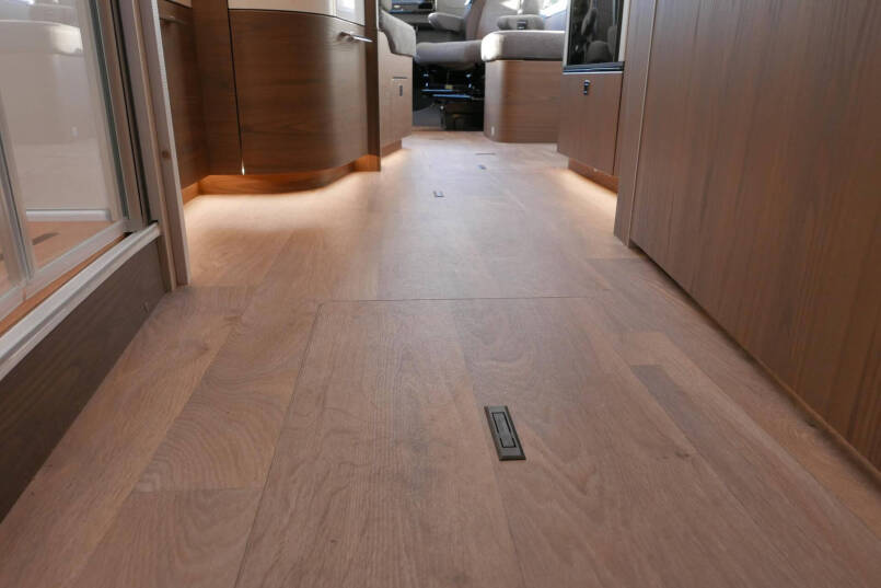 Hymer B ML-I 780 MasterLine Crystal silver, 9G AUTOMAAT, Lithium, airco 51