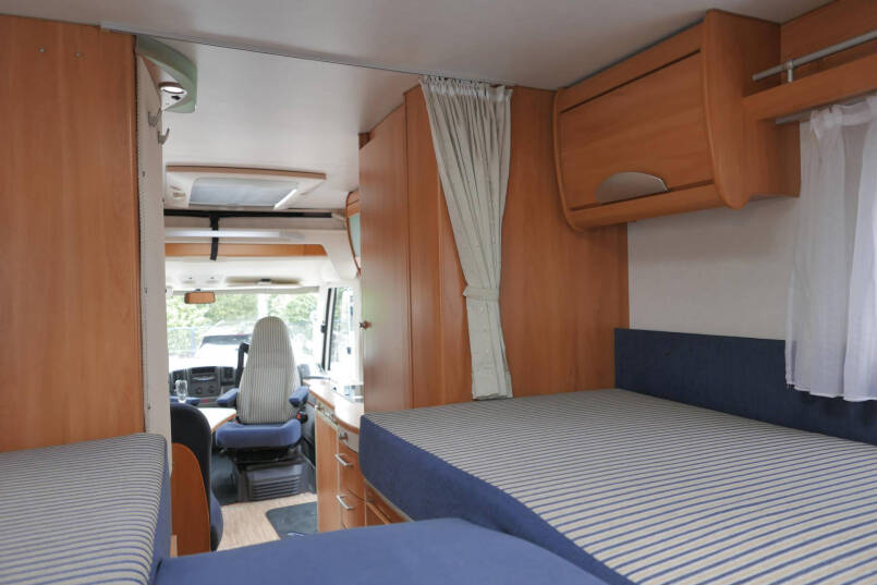 Hymer B 674 SL | AL-KO Maxi | Levelsysteem | Enkele bedden | Hefbed | Vlakke vloer | 29