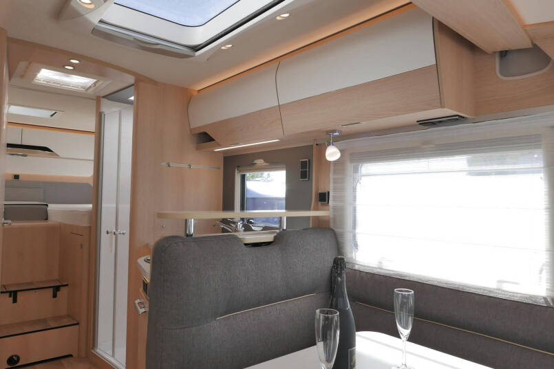 Hymer BMC-I 680 | Mercedes | 9G Automaat | Crystal-zilver metallic | Enkele bedden | 28