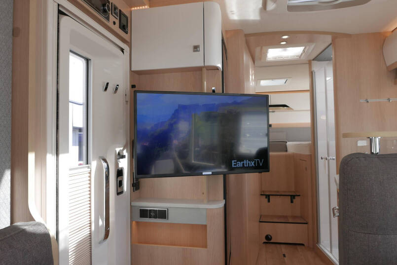 Hymer BMC-I 680 | Mercedes | 9G Automaat | Crystal-zilver metallic | Enkele bedden | 30