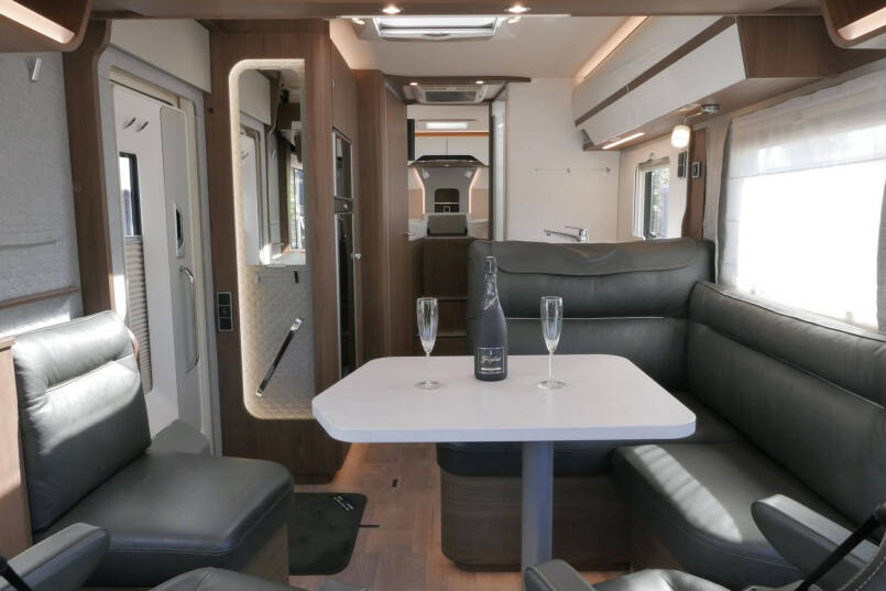 Hymer BML I 780 MasterLine 9G Automaat, Crystal Silver, Levelsysteem 25