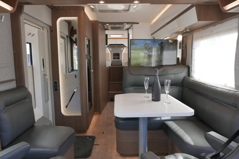 Hymer BML I 780 MasterLine 9G Automaat, Crystal Silver, Levelsysteem 26