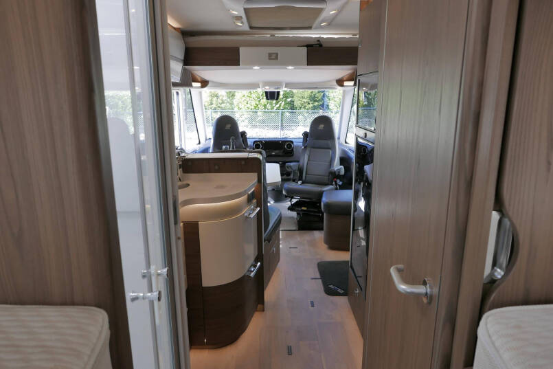 Hymer BML I 780 MasterLine 9G Automaat, Crystal Silver, Levelsysteem 45