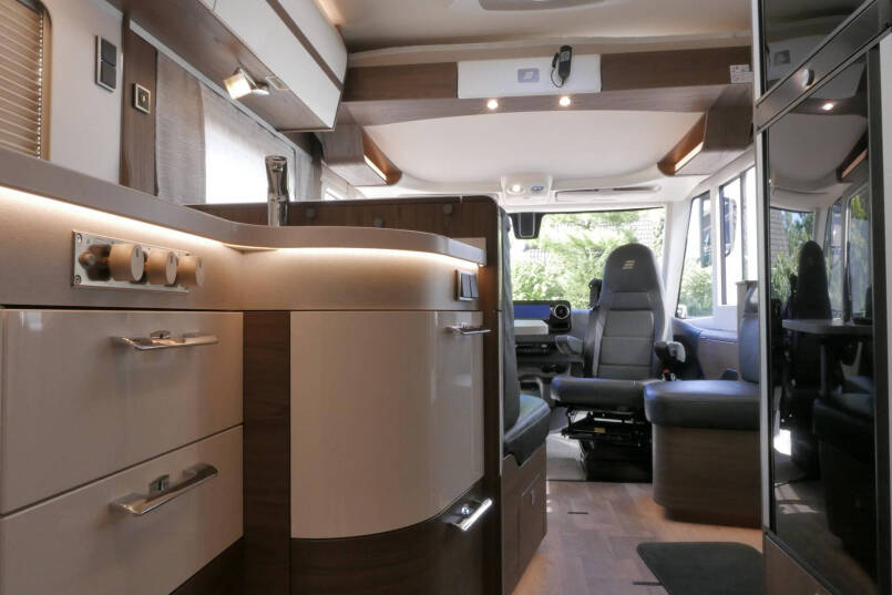 Hymer BML I 780 MasterLine 9G Automaat, Crystal Silver, Levelsysteem 50