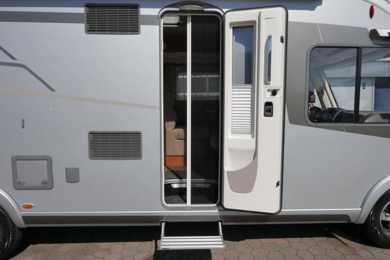 Hymer B 678 DL Dynamic Line | 180 pk | Automaat | Levelsysteem | 2x TV | Zilver metallic | 16