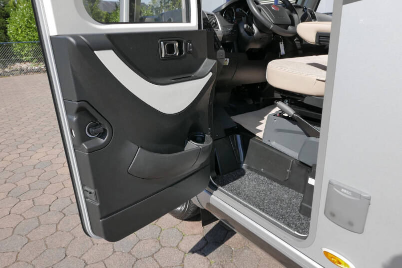 Hymer B 678 DL Dynamic Line | 180 pk | Automaat | Levelsysteem | 2x TV | Zilver metallic | 19