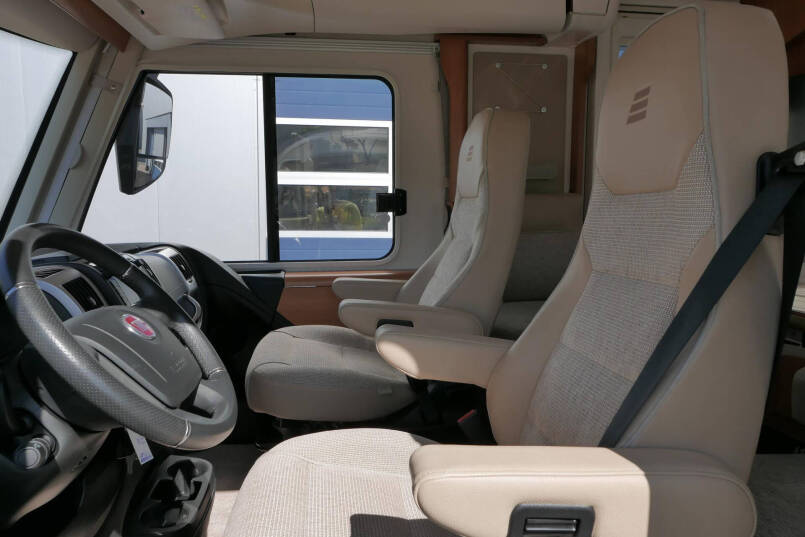 Hymer B 678 DL Dynamic Line | 180 pk | Automaat | Levelsysteem | 2x TV | Zilver metallic | 20