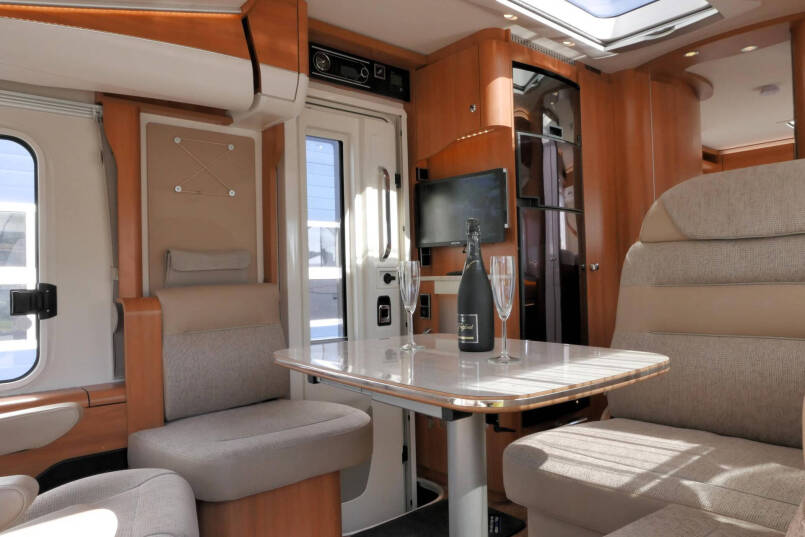 Hymer B 678 DL Dynamic Line | 180 pk | Automaat | Levelsysteem | 2x TV | Zilver metallic | 28