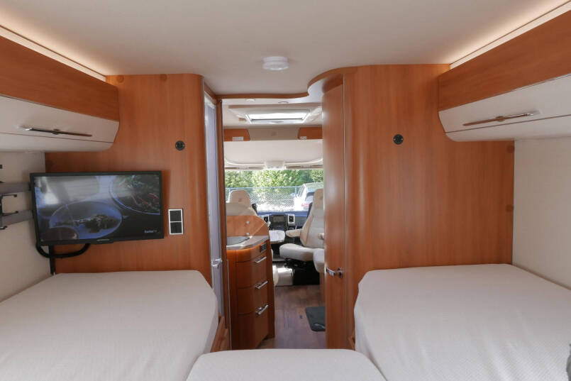 Hymer B 678 DL Dynamic Line | 180 pk | Automaat | Levelsysteem | 2x TV | Zilver metallic | 44