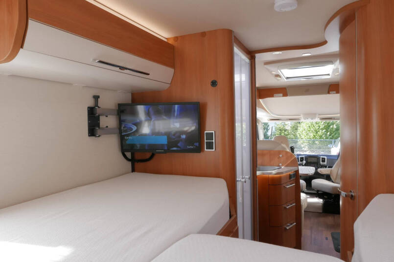 Hymer B 678 DL Dynamic Line | 180 pk | Automaat | Levelsysteem | 2x TV | Zilver metallic | 45