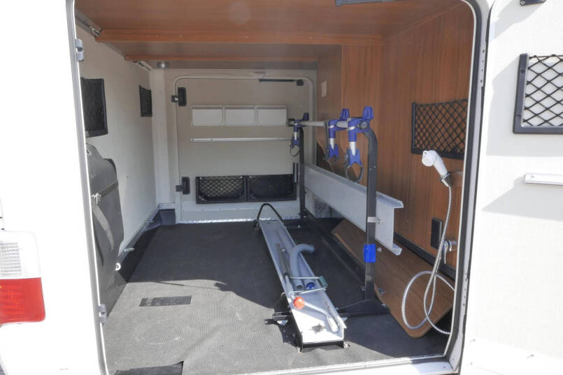 Hymer B 704 PL Premium Line | 3.0 Automaat | Enkele bedden | Grote garage | 11