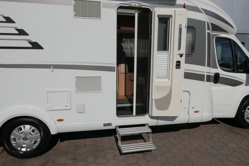 Hymer T 704 SL | 3.0 Automaat | Vlakke vloer | Enkele bedden | 16