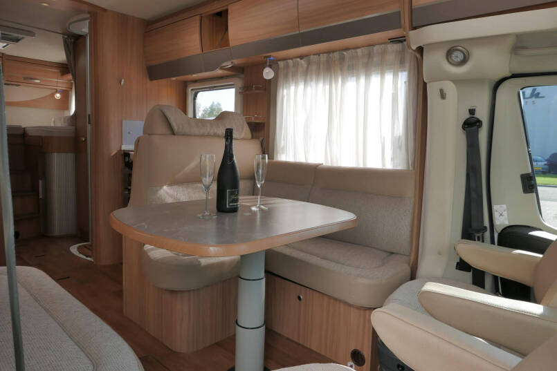 Hymer T 704 SL | 3.0 Automaat | Vlakke vloer | Enkele bedden | 27