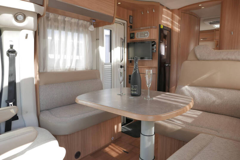 Hymer T 704 SL | 3.0 Automaat | Vlakke vloer | Enkele bedden | 28